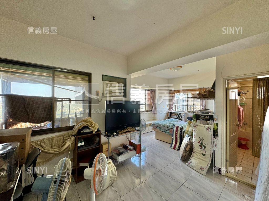 近高鐵遠眺蓮池潭景觀宅房屋室內格局與周邊環境