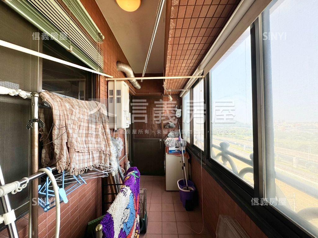 近高鐵遠眺蓮池潭景觀宅房屋室內格局與周邊環境