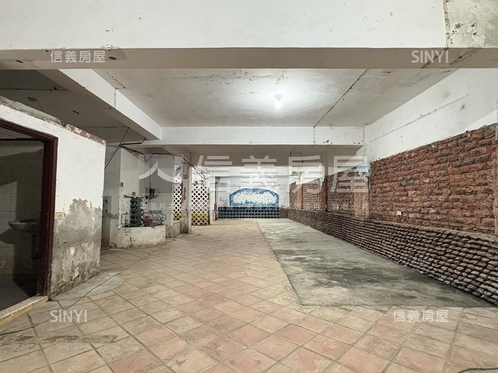 中正路地下室發財店面房屋室內格局與周邊環境