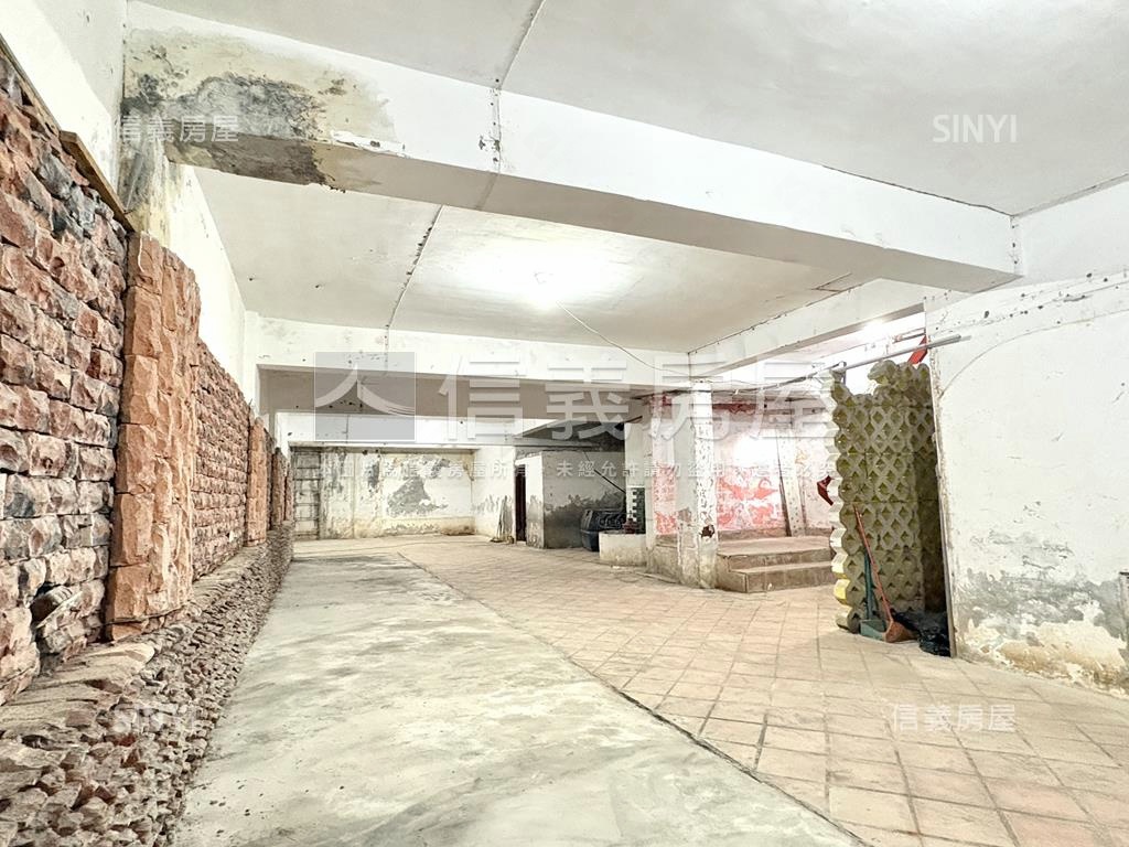 中正路地下室發財店面房屋室內格局與周邊環境