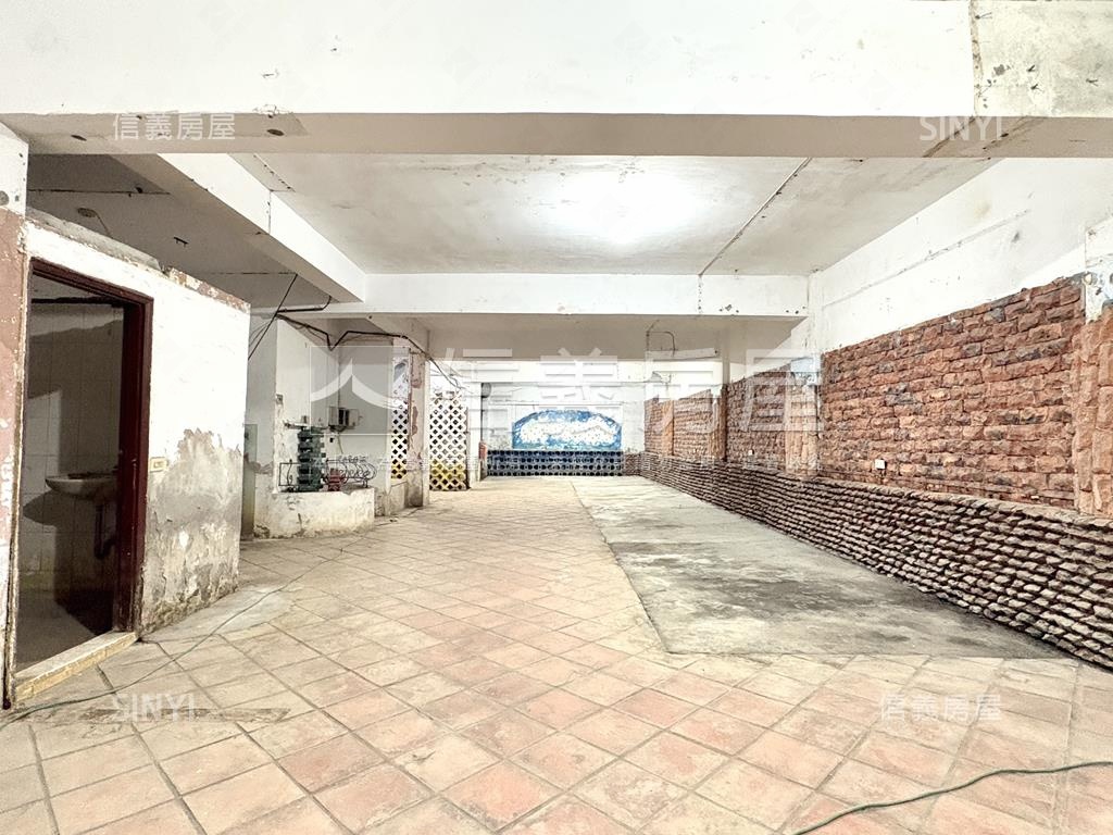 中正路地下室發財店面房屋室內格局與周邊環境