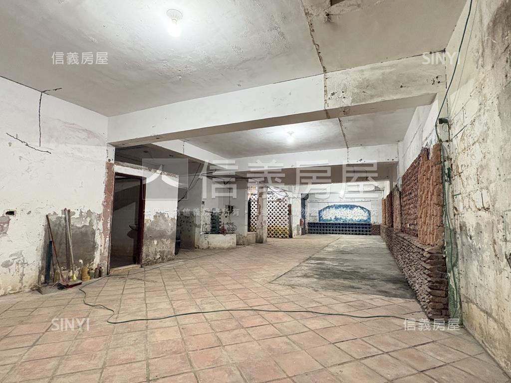 中正路地下室發財店面房屋室內格局與周邊環境