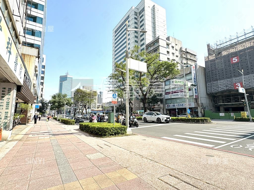 中正路地下室發財店面房屋室內格局與周邊環境