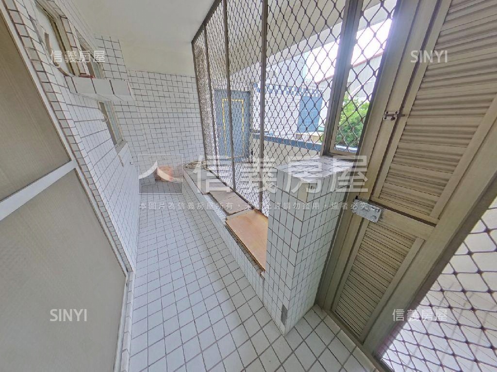立新商圈三房兩衛電梯華廈房屋室內格局與周邊環境
