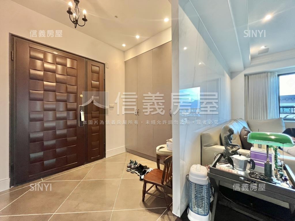 雙子星尊爵雲層戶名邸房屋室內格局與周邊環境