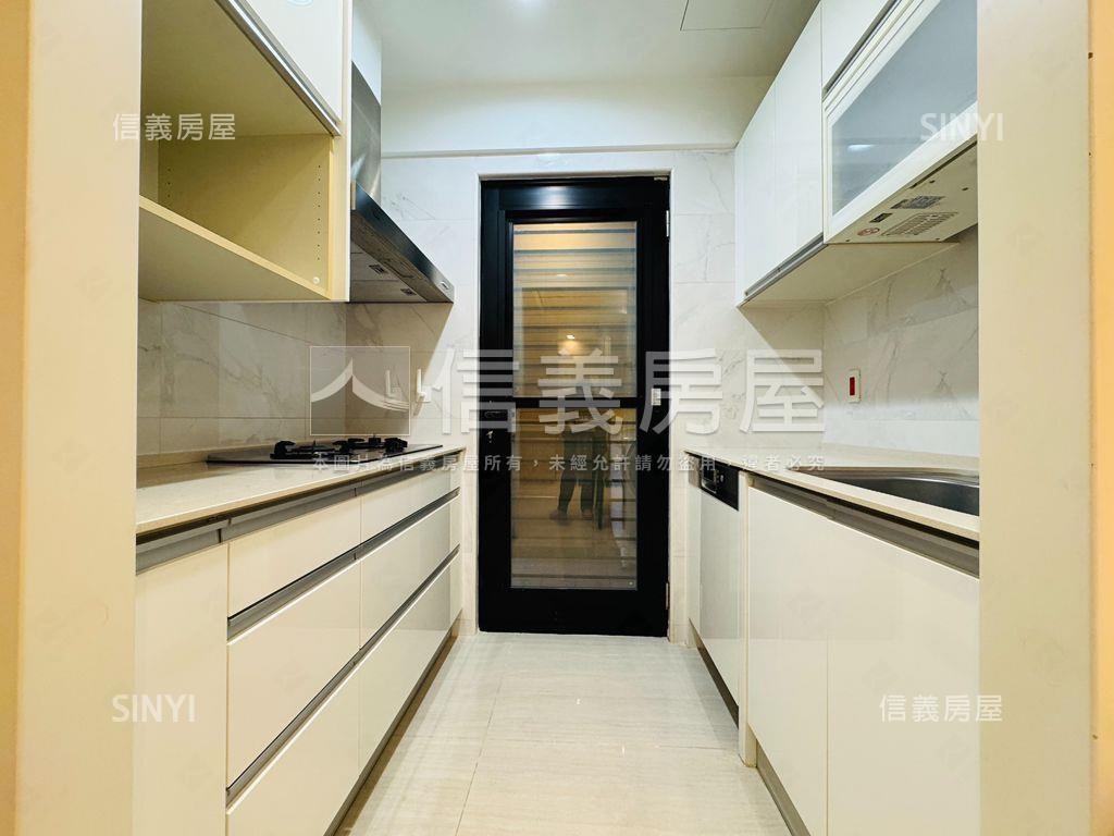 中正★舞春秋精品三房車位房屋室內格局與周邊環境