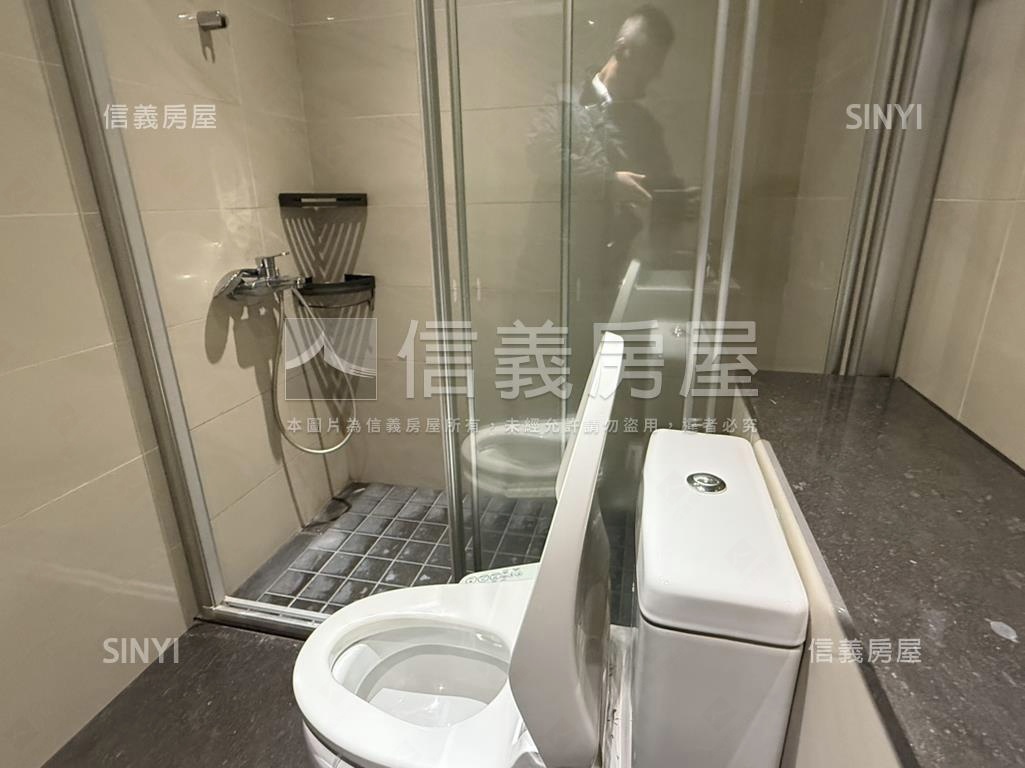 東西匯稀有兩房車位房屋室內格局與周邊環境