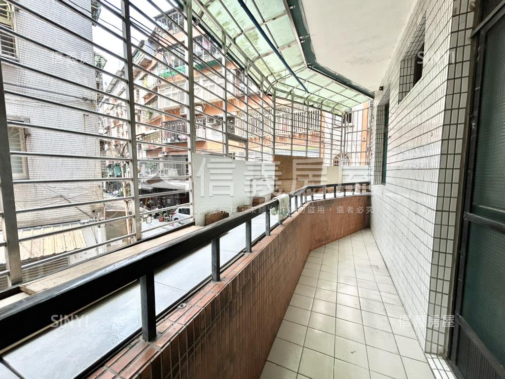 近未來萬大線捷運公寓二樓房屋室內格局與周邊環境