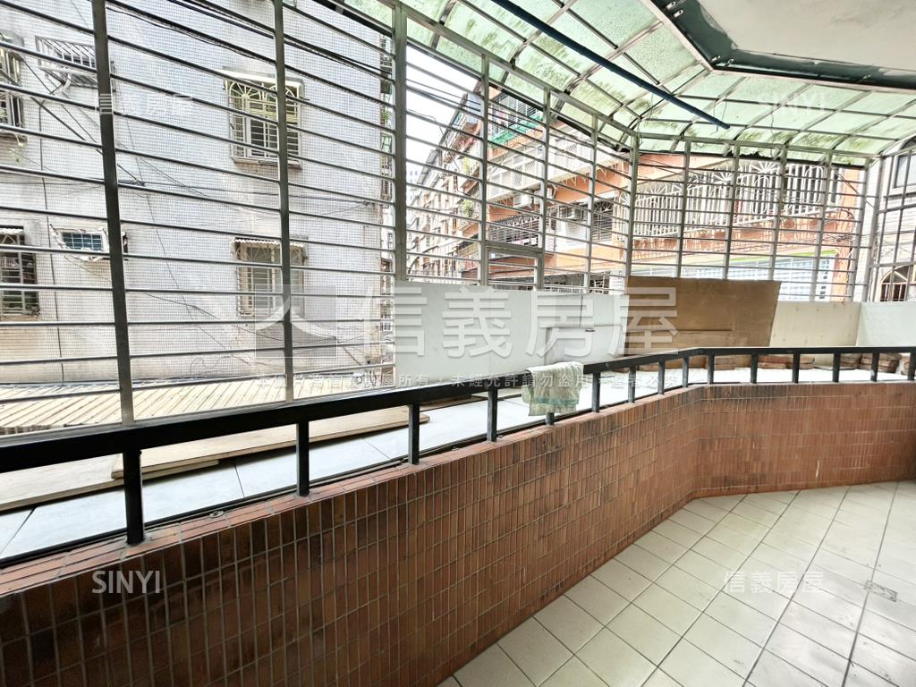 近未來萬大線捷運公寓二樓房屋室內格局與周邊環境