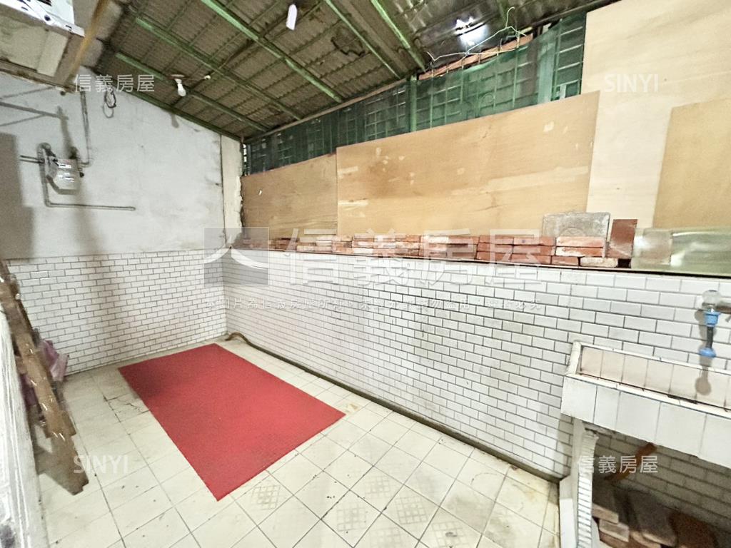 近未來萬大線捷運公寓二樓房屋室內格局與周邊環境