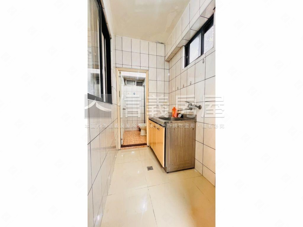 捷運邊間一樓大空間房屋室內格局與周邊環境