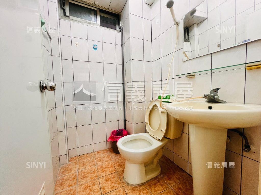 捷運邊間一樓大空間房屋室內格局與周邊環境