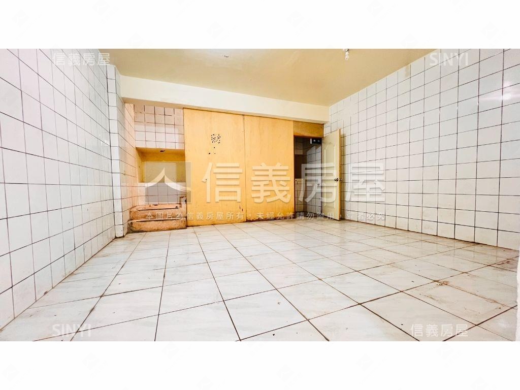 捷運邊間一樓大空間房屋室內格局與周邊環境