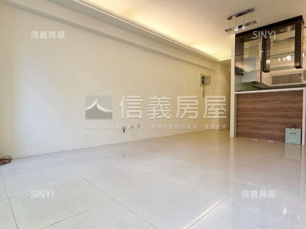 帥近向上市場有整理有露台房屋室內格局與周邊環境