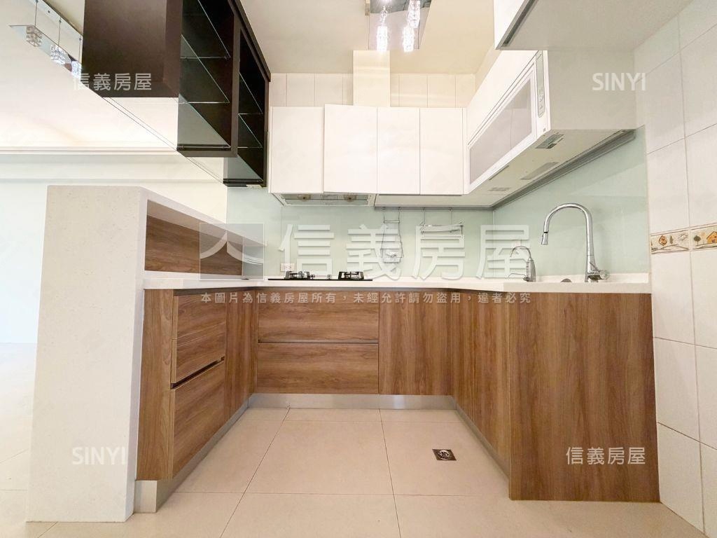 帥近向上市場有整理有露台房屋室內格局與周邊環境