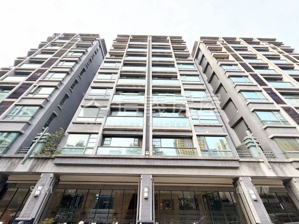 帥近向上市場有整理有露台房屋室內格局與周邊環境