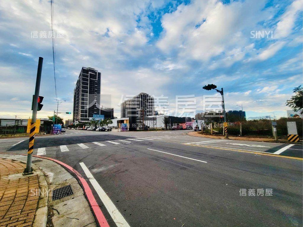 鴻廣新Ａ７兩房車位房屋室內格局與周邊環境