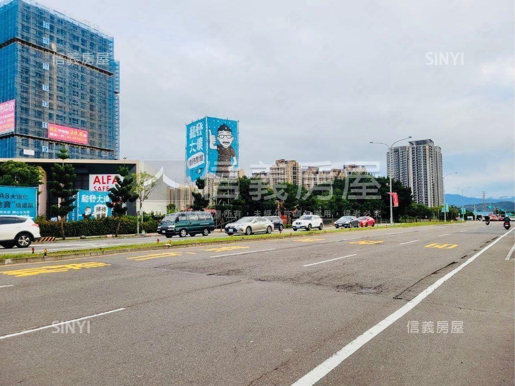 鴻廣新Ａ７兩房車位房屋室內格局與周邊環境