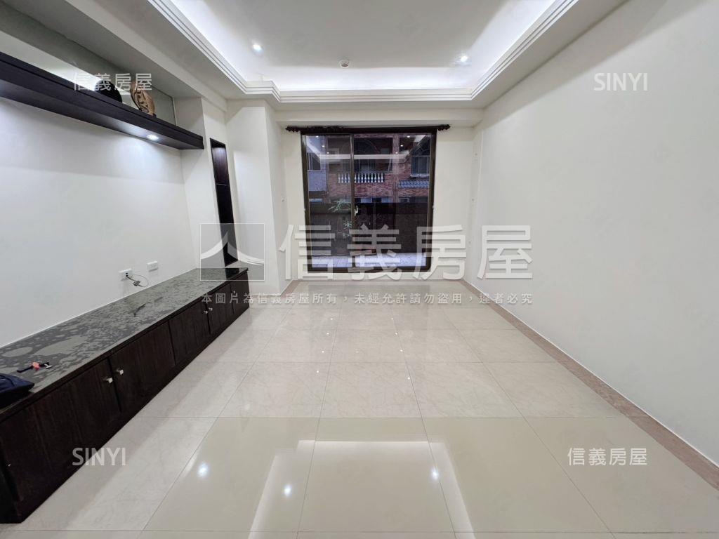 莊敬路上羅浮宮廷美妝三房房屋室內格局與周邊環境