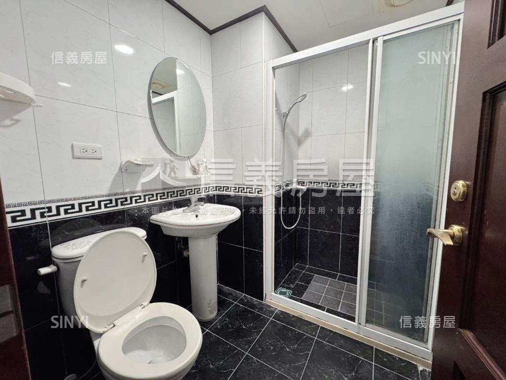 莊敬路上羅浮宮廷美妝三房房屋室內格局與周邊環境