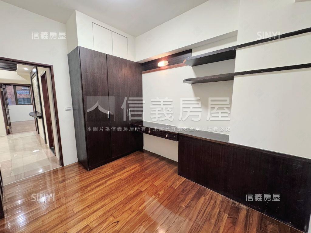 莊敬路上羅浮宮廷美妝三房房屋室內格局與周邊環境