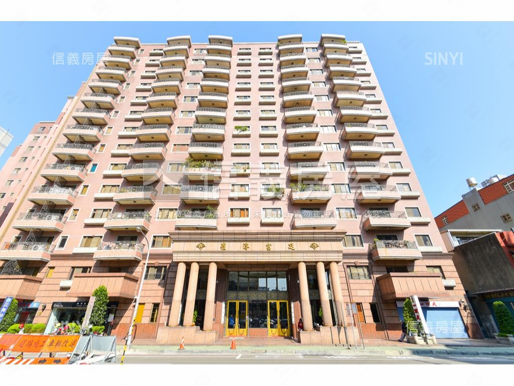 莊敬路上羅浮宮廷美妝三房房屋室內格局與周邊環境