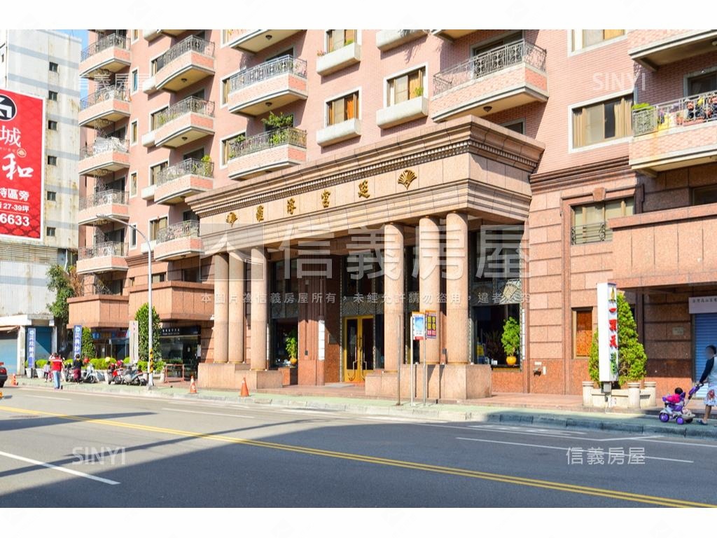 莊敬路上羅浮宮廷美妝三房房屋室內格局與周邊環境