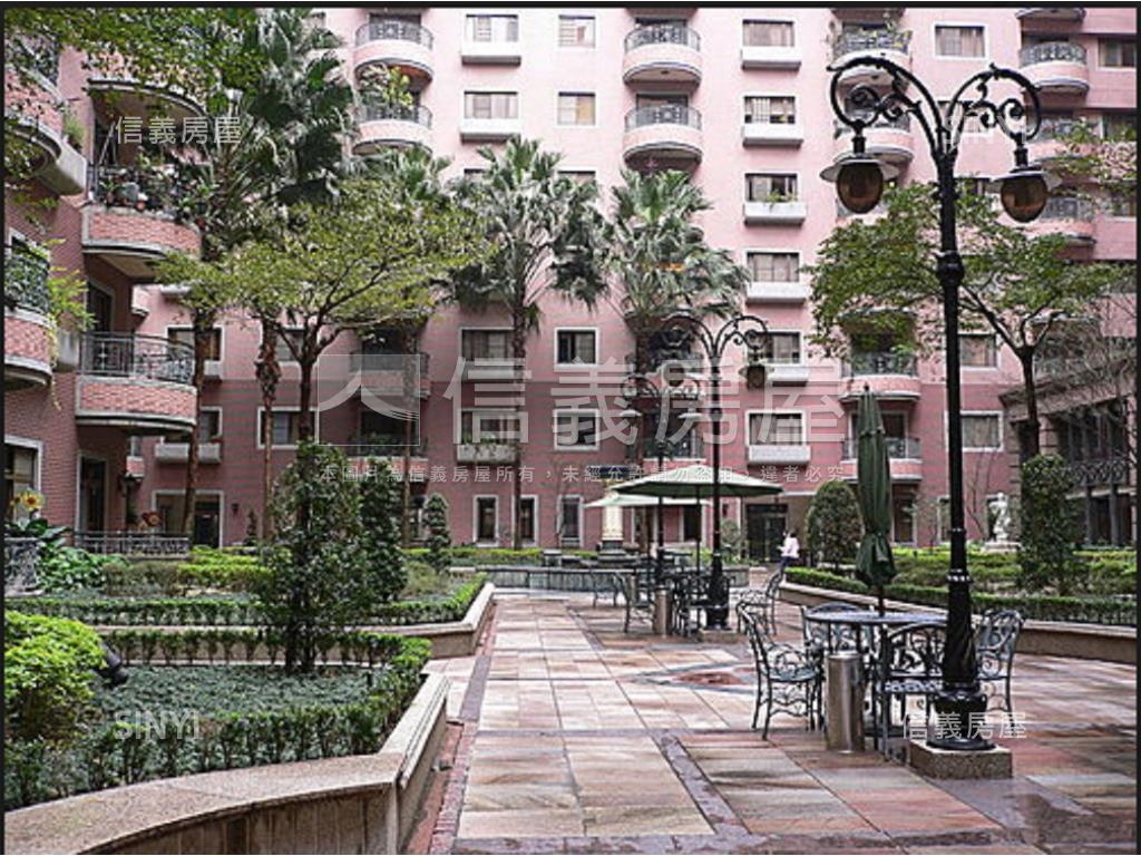 莊敬路上羅浮宮廷美妝三房房屋室內格局與周邊環境