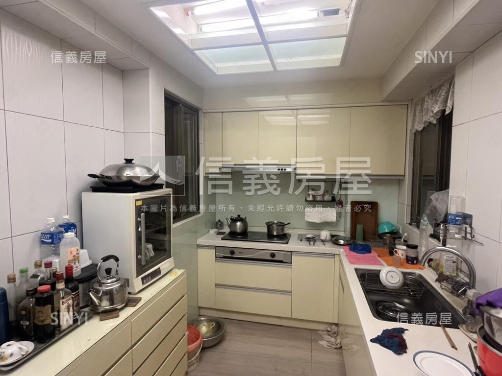 中山北路七段裝潢四房美廈房屋室內格局與周邊環境