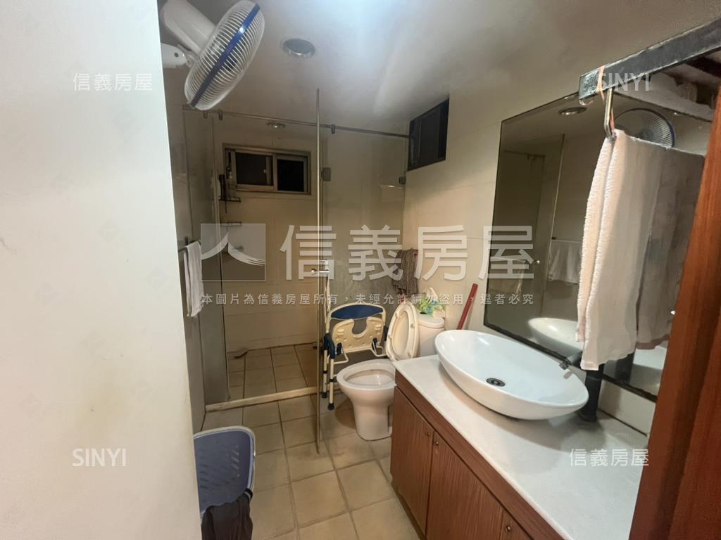 中山北路七段裝潢四房美廈房屋室內格局與周邊環境
