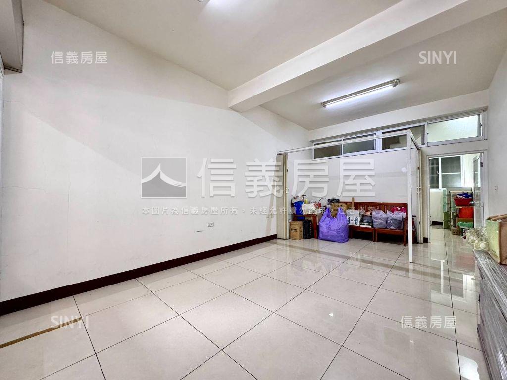 近鼎山家樂福三樓透天房屋室內格局與周邊環境