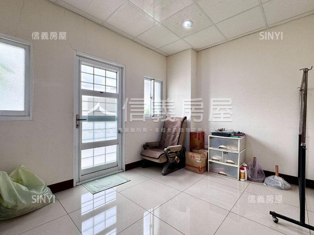 近鼎山家樂福三樓透天房屋室內格局與周邊環境