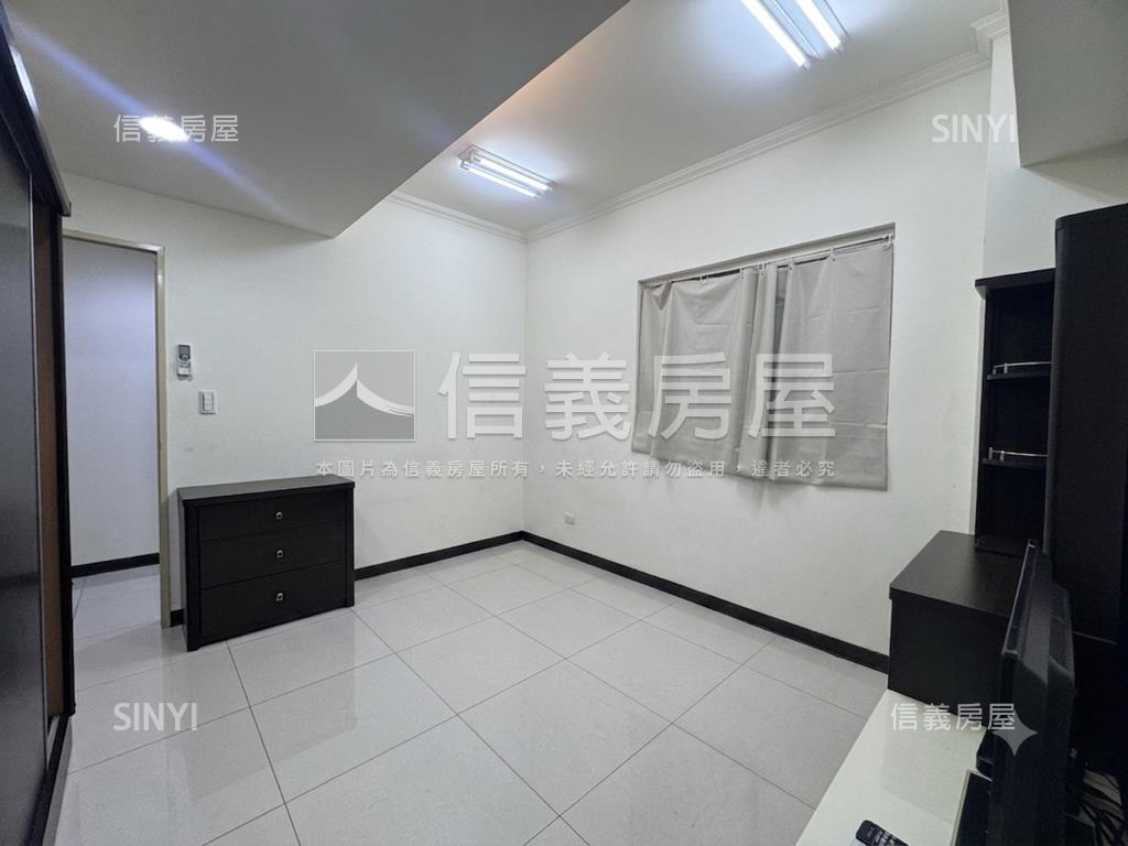 富邑長榮店面一樓房屋室內格局與周邊環境