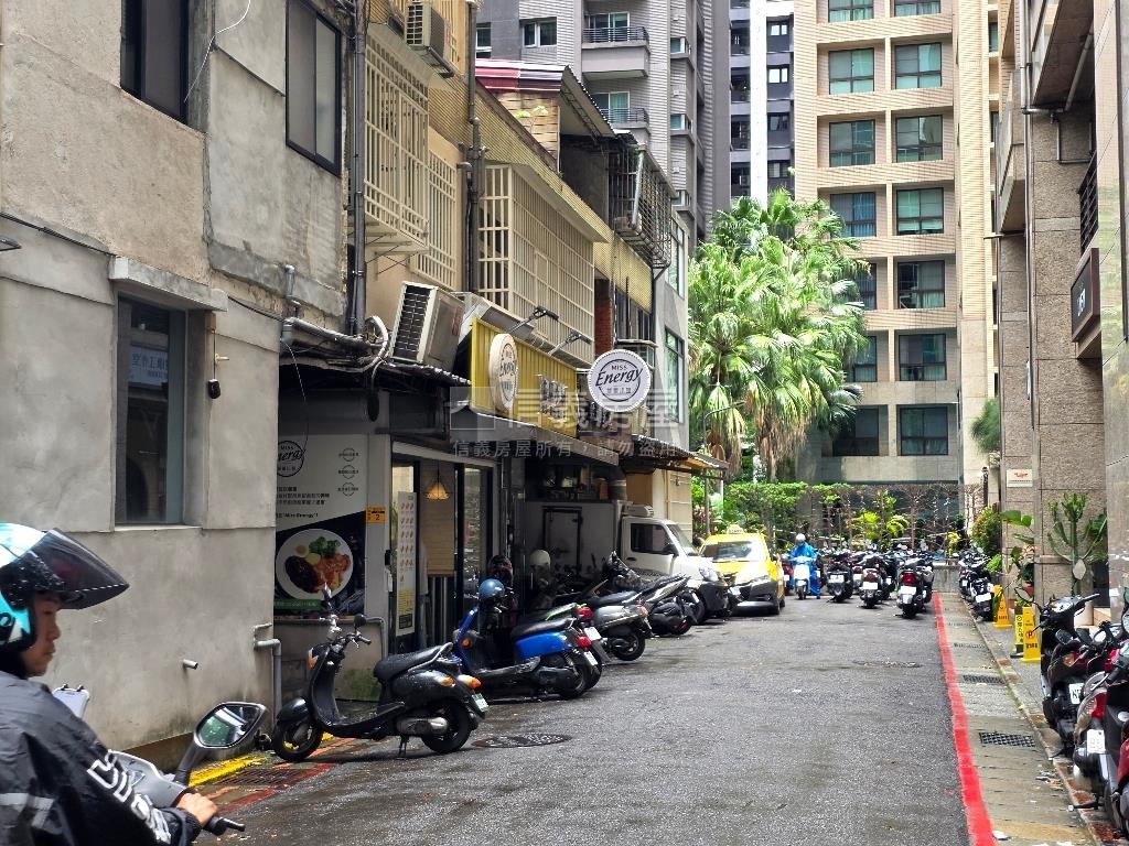 中信金融園區旁透天房屋室內格局與周邊環境