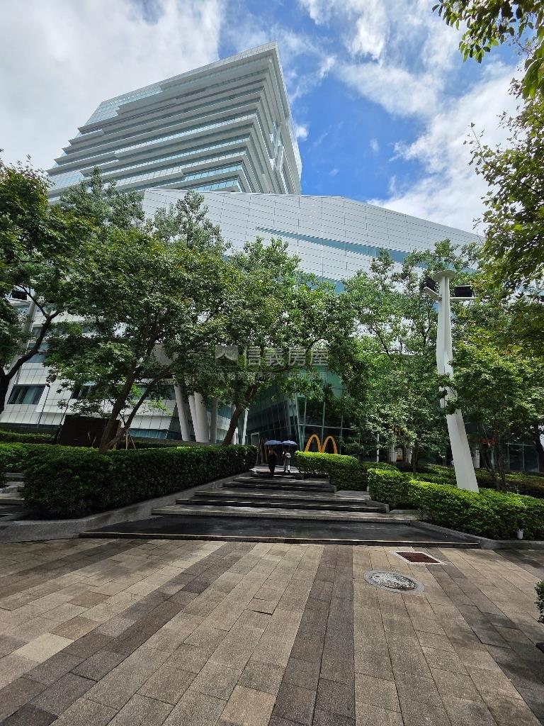 中信金融園區旁透天房屋室內格局與周邊環境