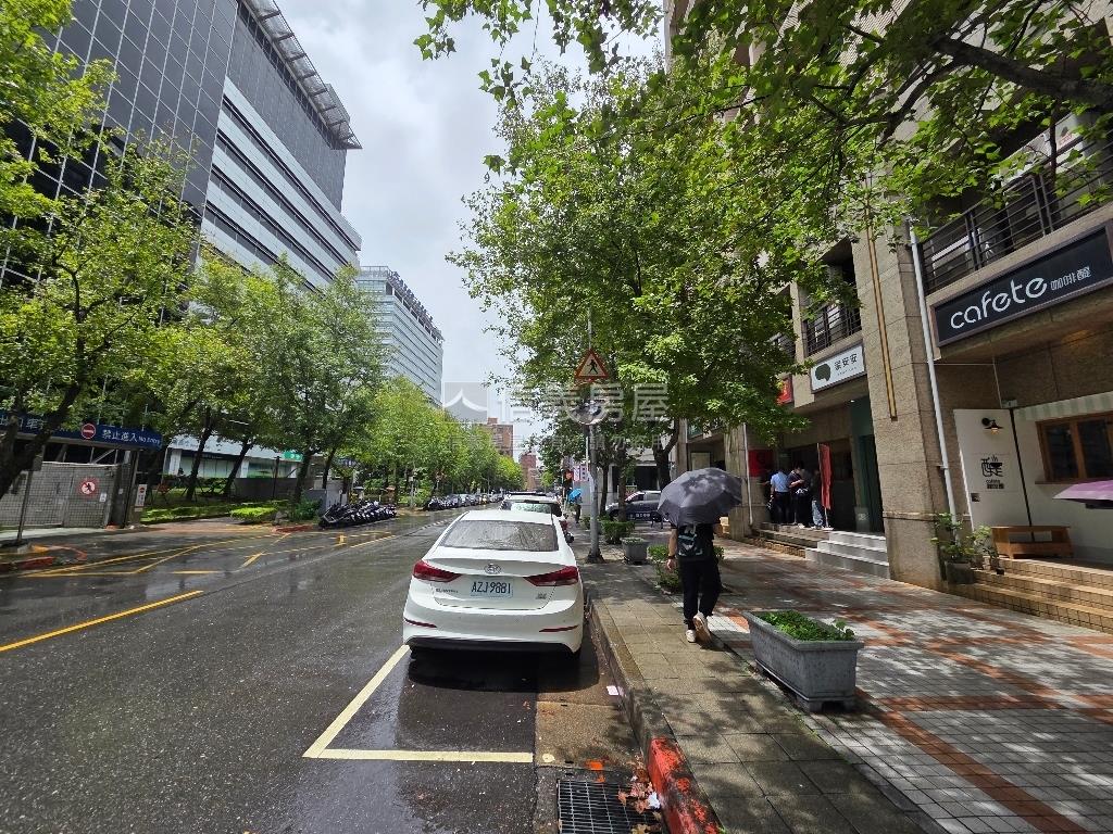 中信金融園區旁透天房屋室內格局與周邊環境