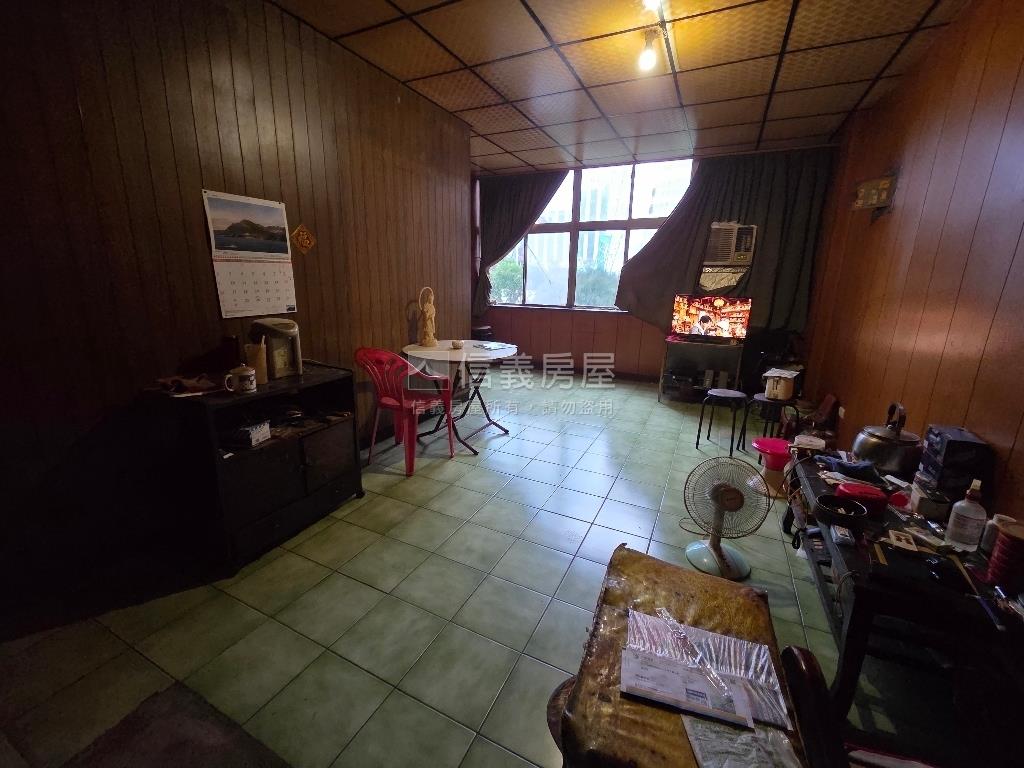中信金融園區旁透天房屋室內格局與周邊環境