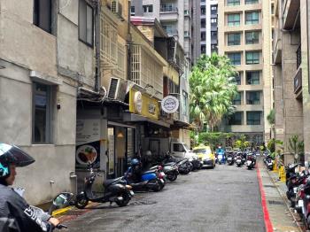 中信金融園區旁透天