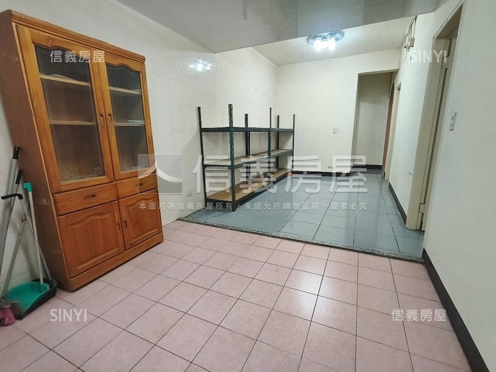 近學校三樓稀有釋出房屋室內格局與周邊環境