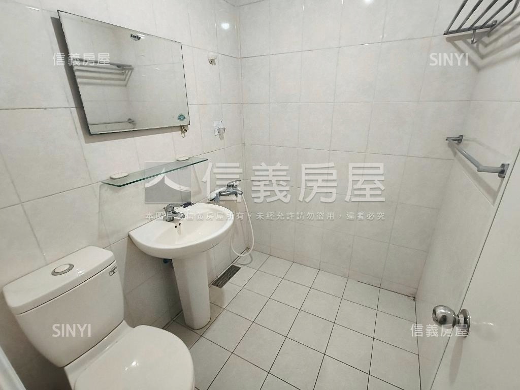 近學校三樓稀有釋出房屋室內格局與周邊環境