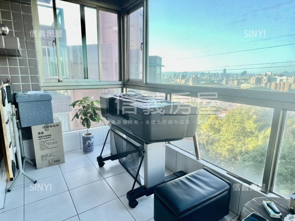 伯爵花園三房車位房屋室內格局與周邊環境