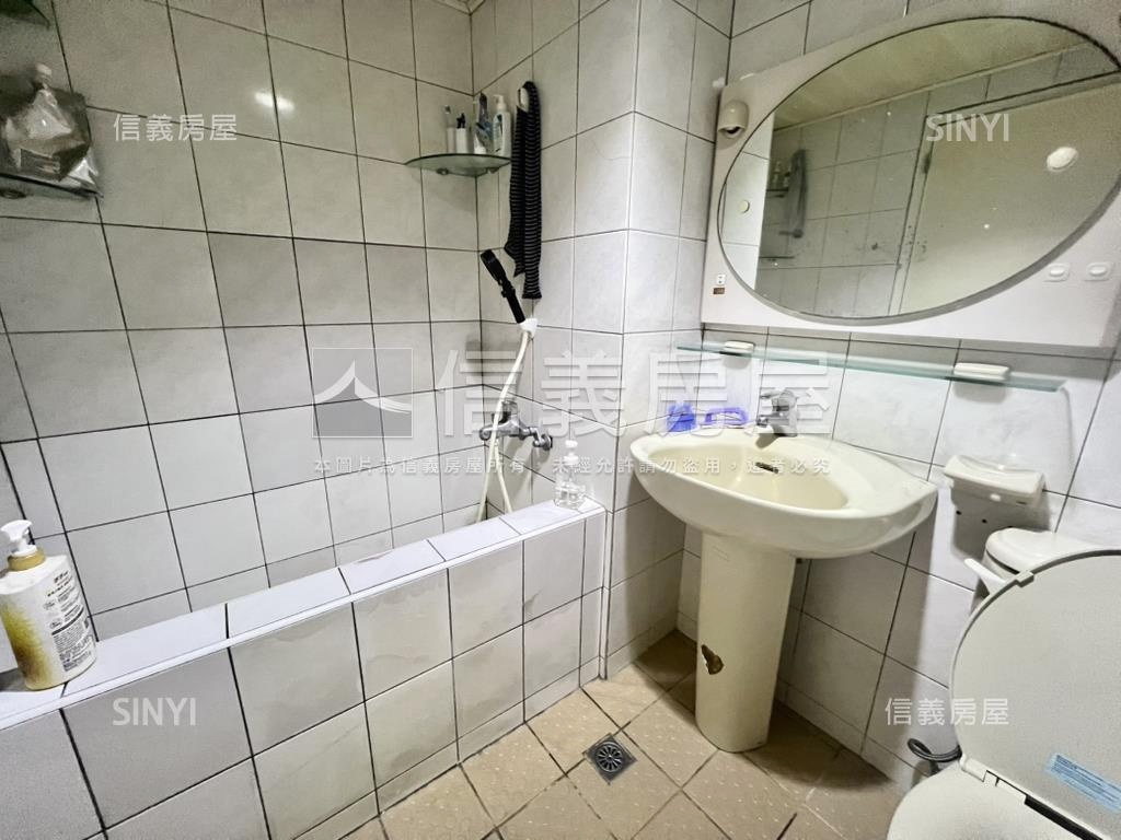 伯爵花園三房車位房屋室內格局與周邊環境