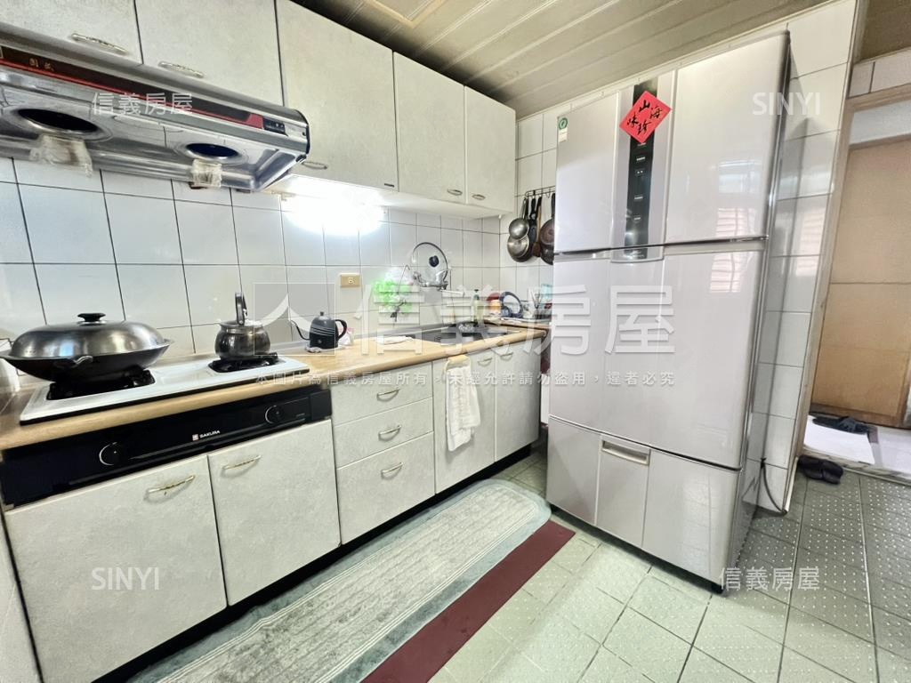 伯爵花園三房車位房屋室內格局與周邊環境