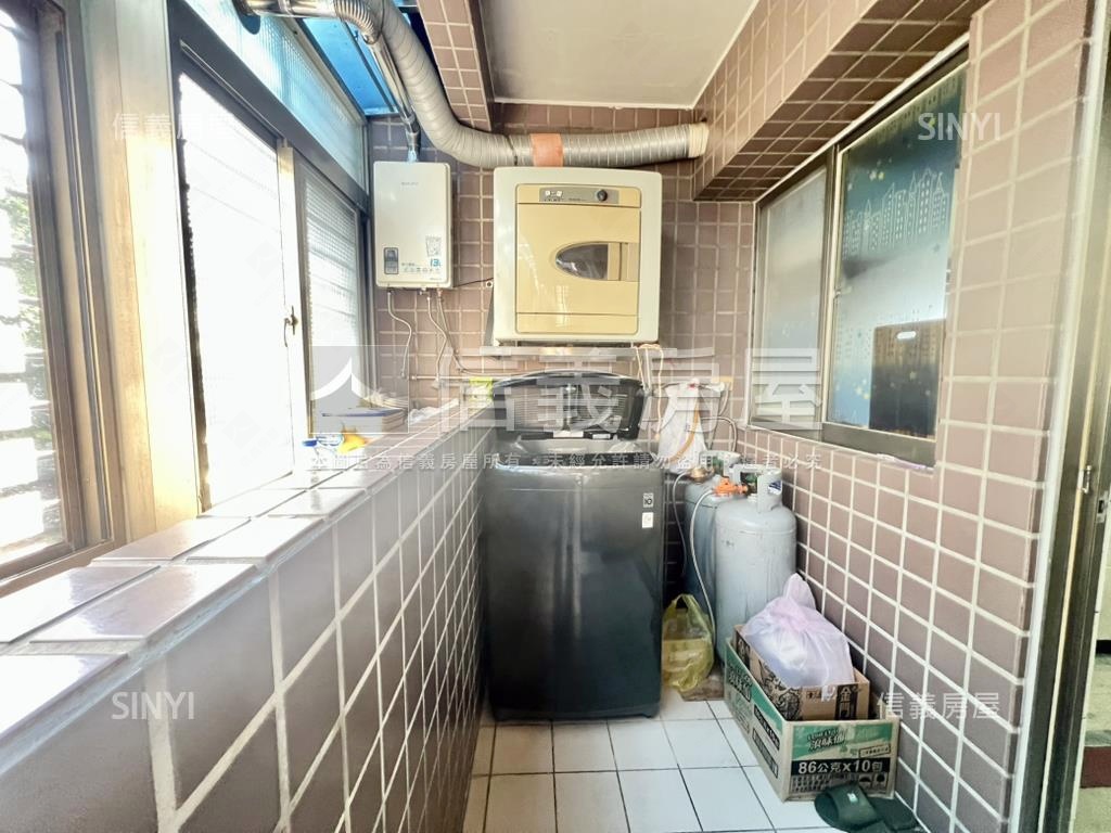 伯爵花園三房車位房屋室內格局與周邊環境