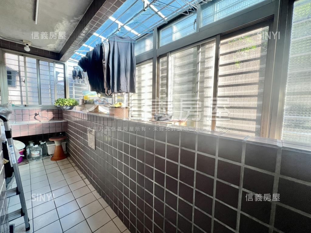 伯爵花園三房車位房屋室內格局與周邊環境