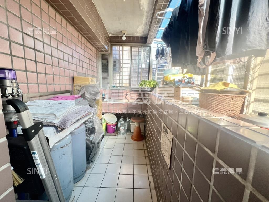 伯爵花園三房車位房屋室內格局與周邊環境