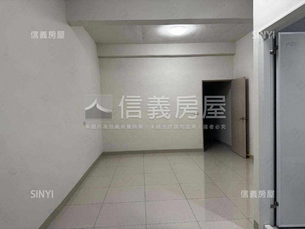 前後臨路美景整新車墅房屋室內格局與周邊環境