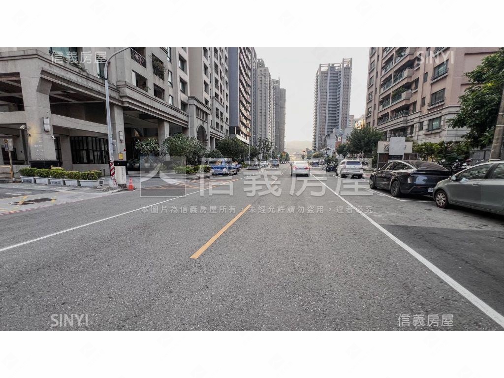 美術館方正大面寬店面房屋室內格局與周邊環境