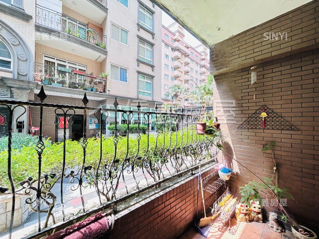龍天下稀有２房車位房屋室內格局與周邊環境