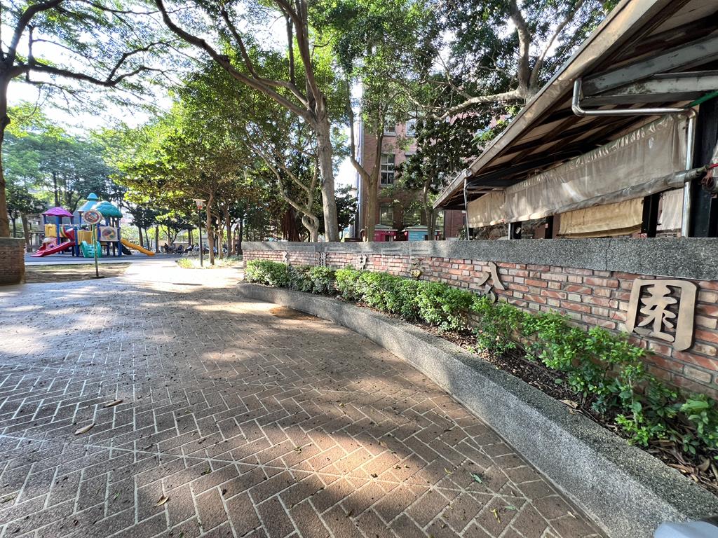 中壢正安街大面寬美透天房屋室內格局與周邊環境